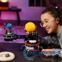 Klocki Technic 42179 Planeta Ziemia i Księżyc na orbicie